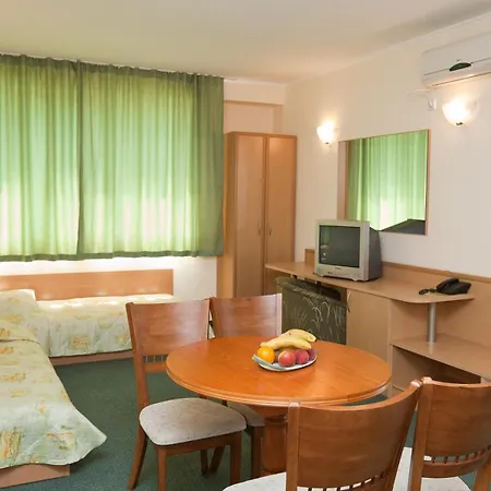 Guest Co Morenia * Σάνι Μπιτς